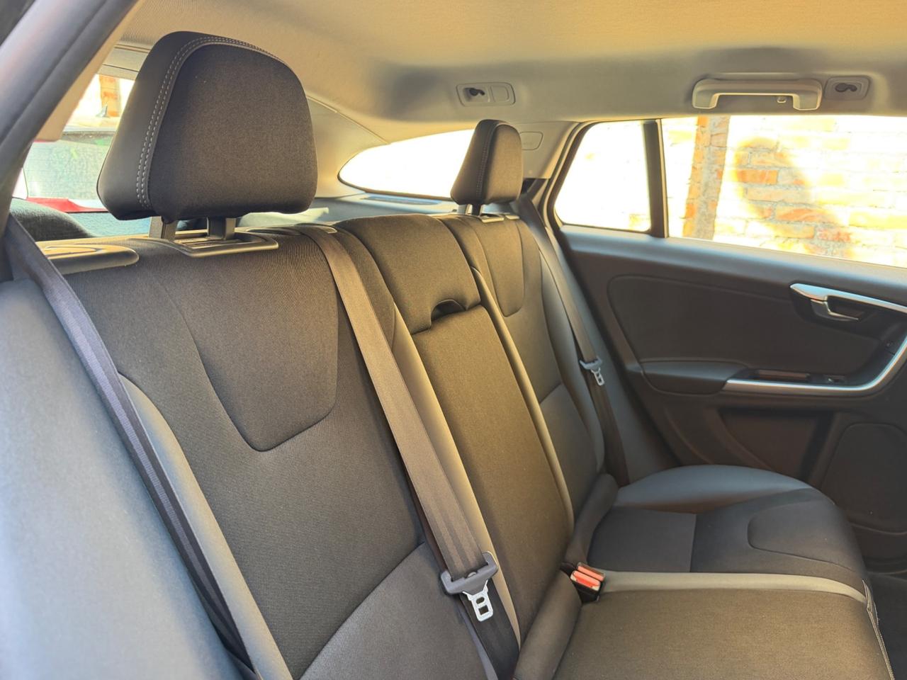 Volvo V60 D4 R-design Momentum