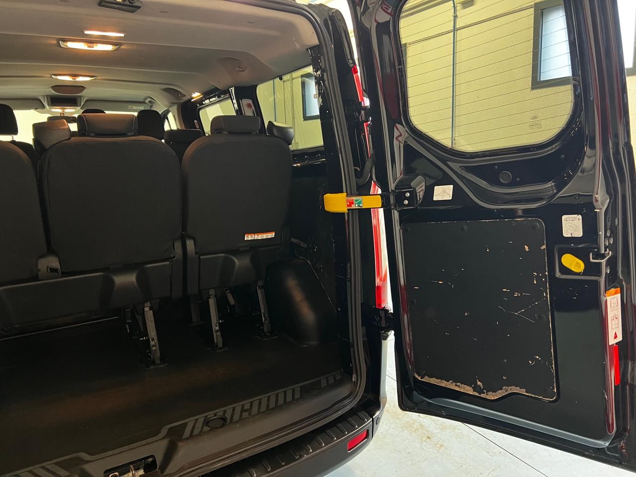 Ford Transit Custom 320 2.0 EcoBlue Hybrid 130 PC Combi Trend