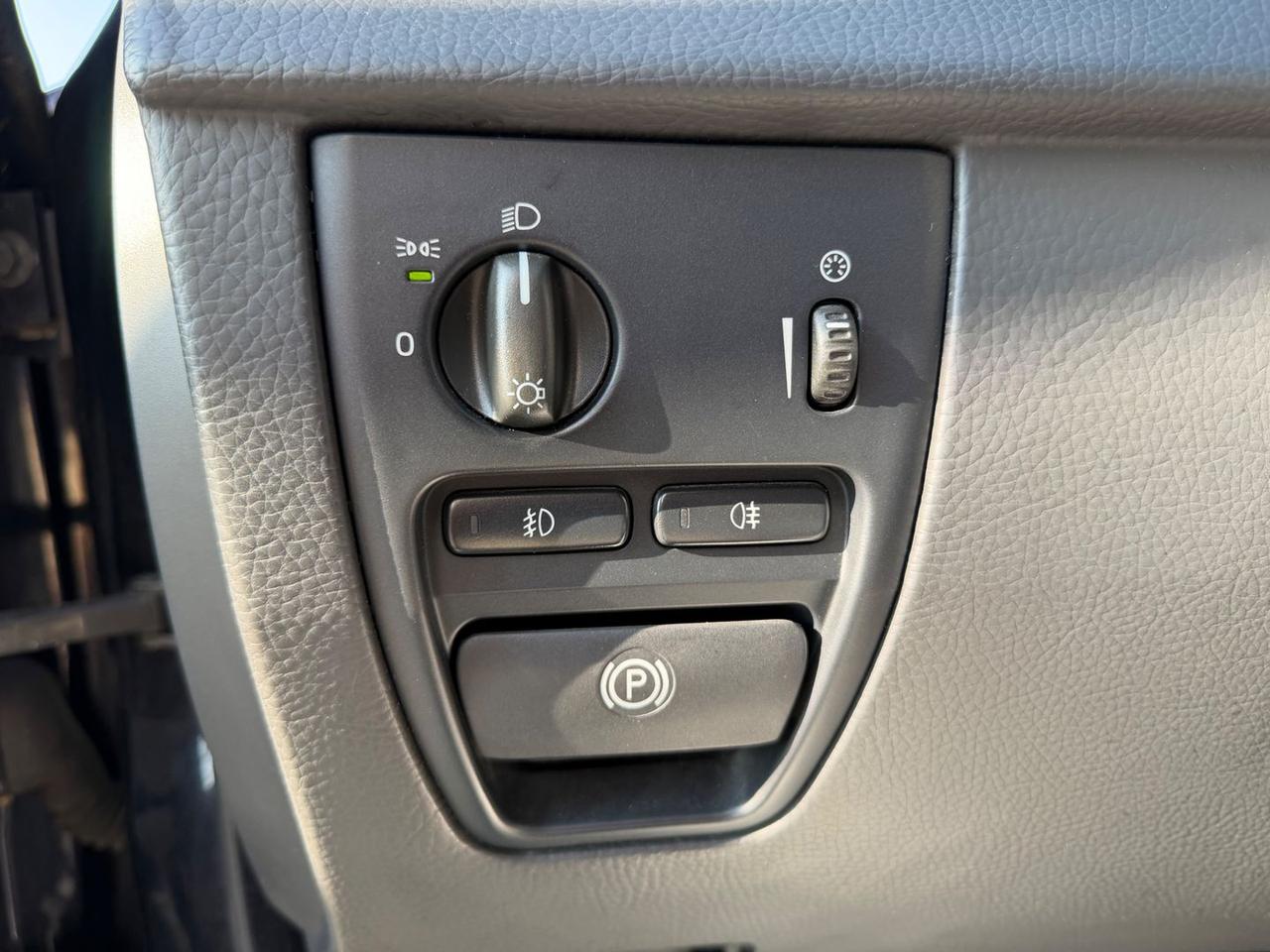 Volvo XC 90 2.4 D D5 Momentum #9901