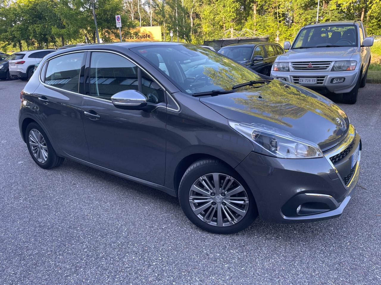 Peugeot 208 PureTech 82 5 porte Allure*solo 40000km*NAVI*NEOPATENTATI
