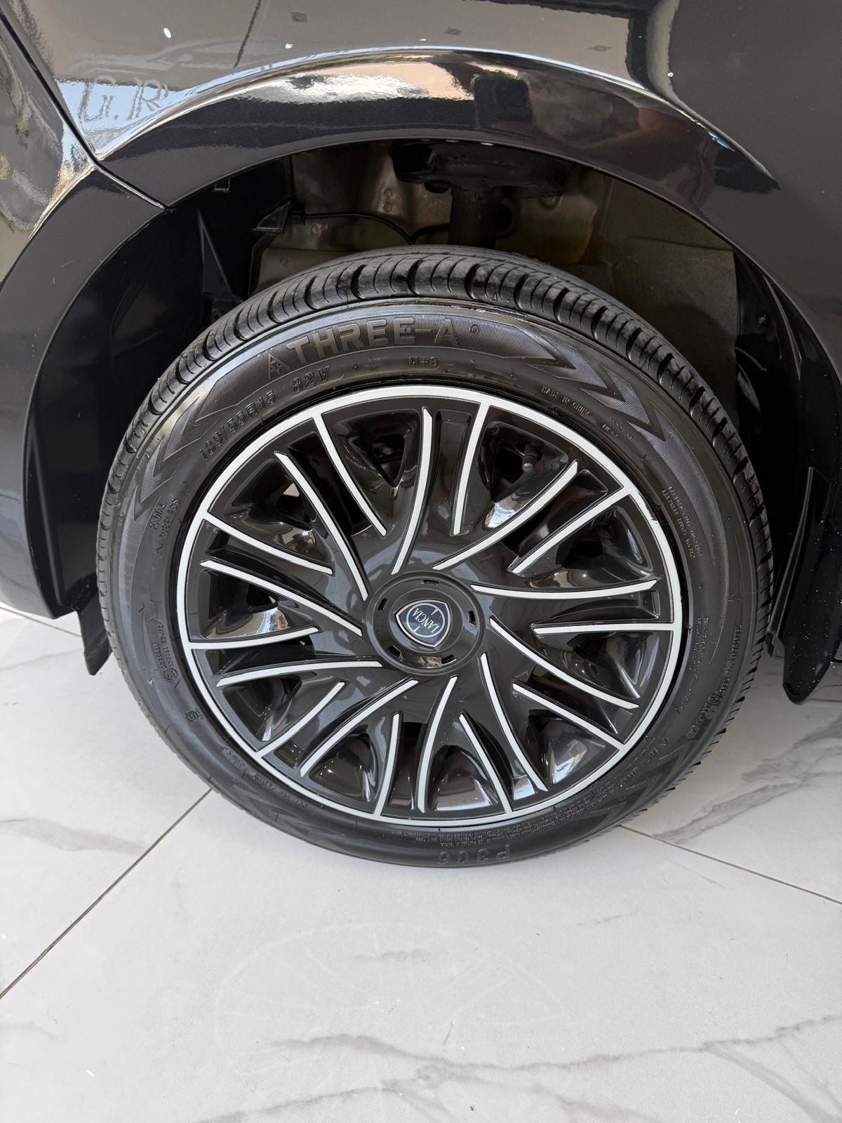 Lancia Ypsilon 1.2 69 CV 5 porte S&S Gold