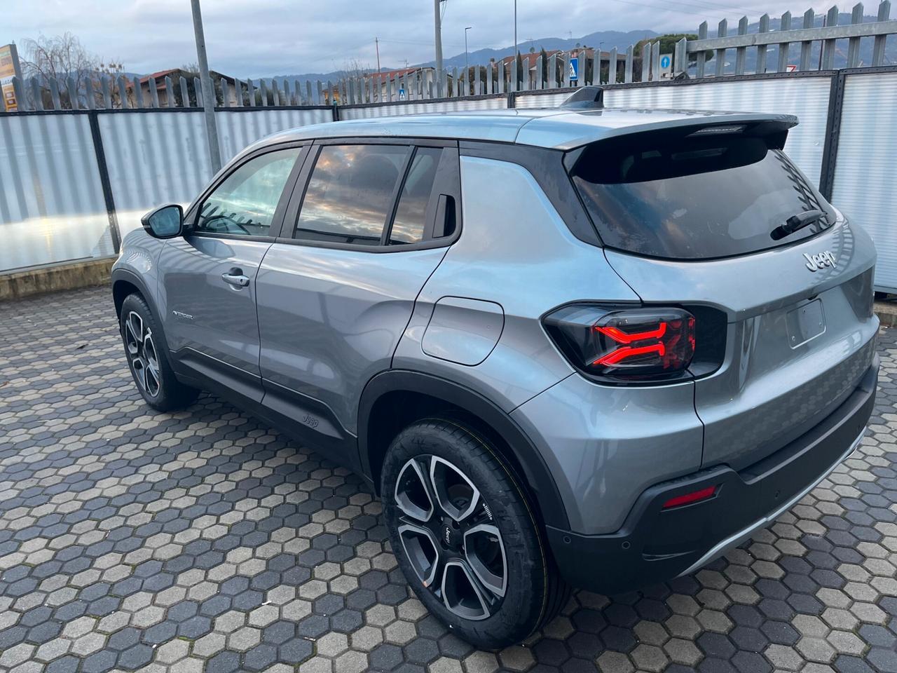 Jeep Avenger 1.2 Turbo 110 CV MHEV Summit