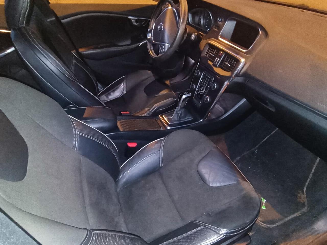 Volvo V40 D3 R-design