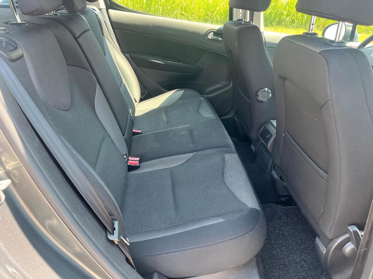 Peugeot 308 1.6 8V e-HDi 112CV