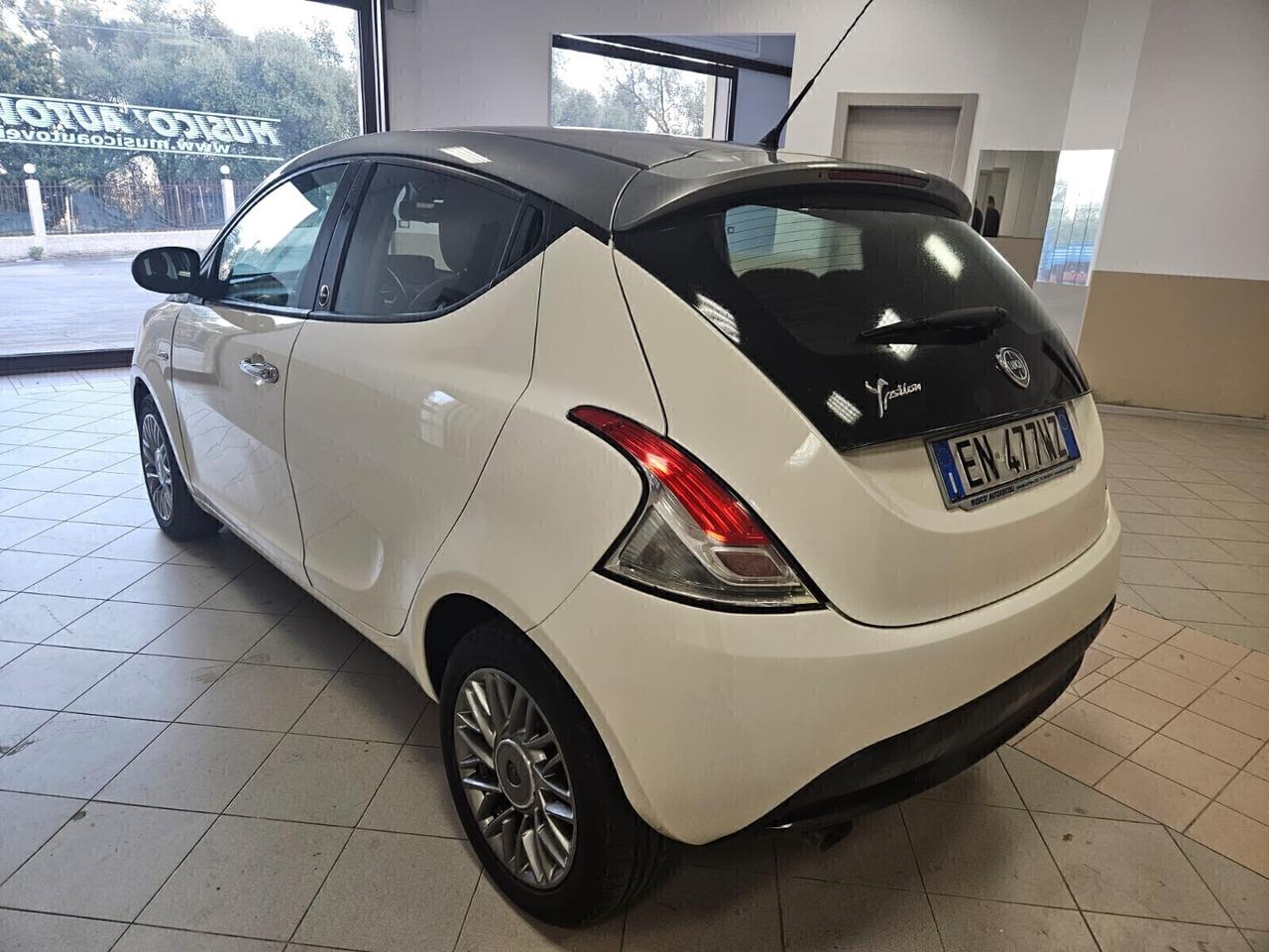 Lancia Ypsilon 1.2 69 CV 5 porte GPL Ecochic Silver