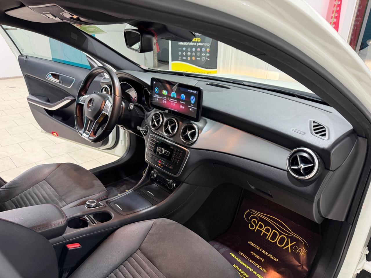 MERCEDES GLA 200D PREMIUM *NIGHT EDITION 4MATIC