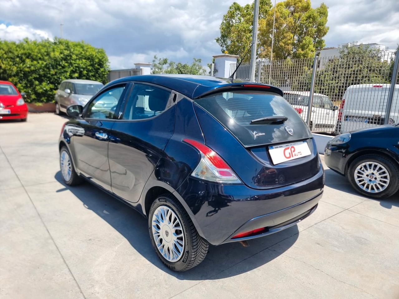 Lancia Ypsilon 1.2 69 CV 5 porte Silver KM 64000