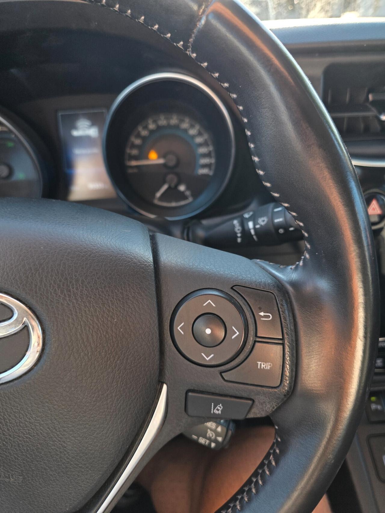 Toyota Auris 1.8 Hybrid Business