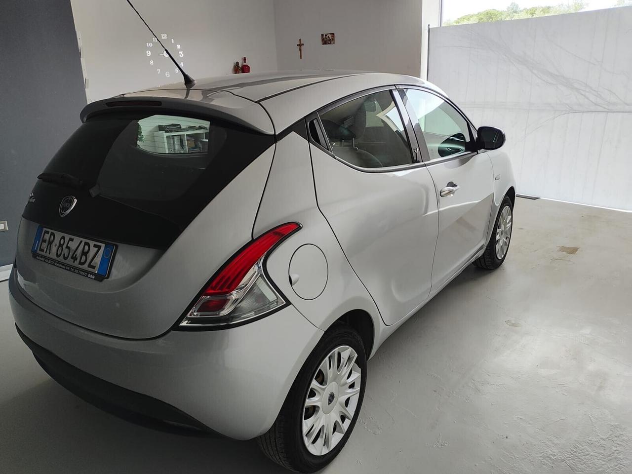 Lancia Ypsilon 1.2 69 CV 5 porte S&S Silver