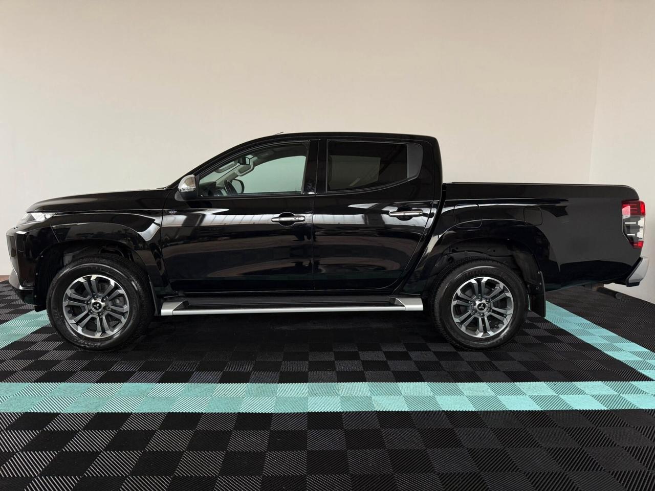 Mitsubishi L200 150CV 2.3 D Double Cab 4x4 Hurricane