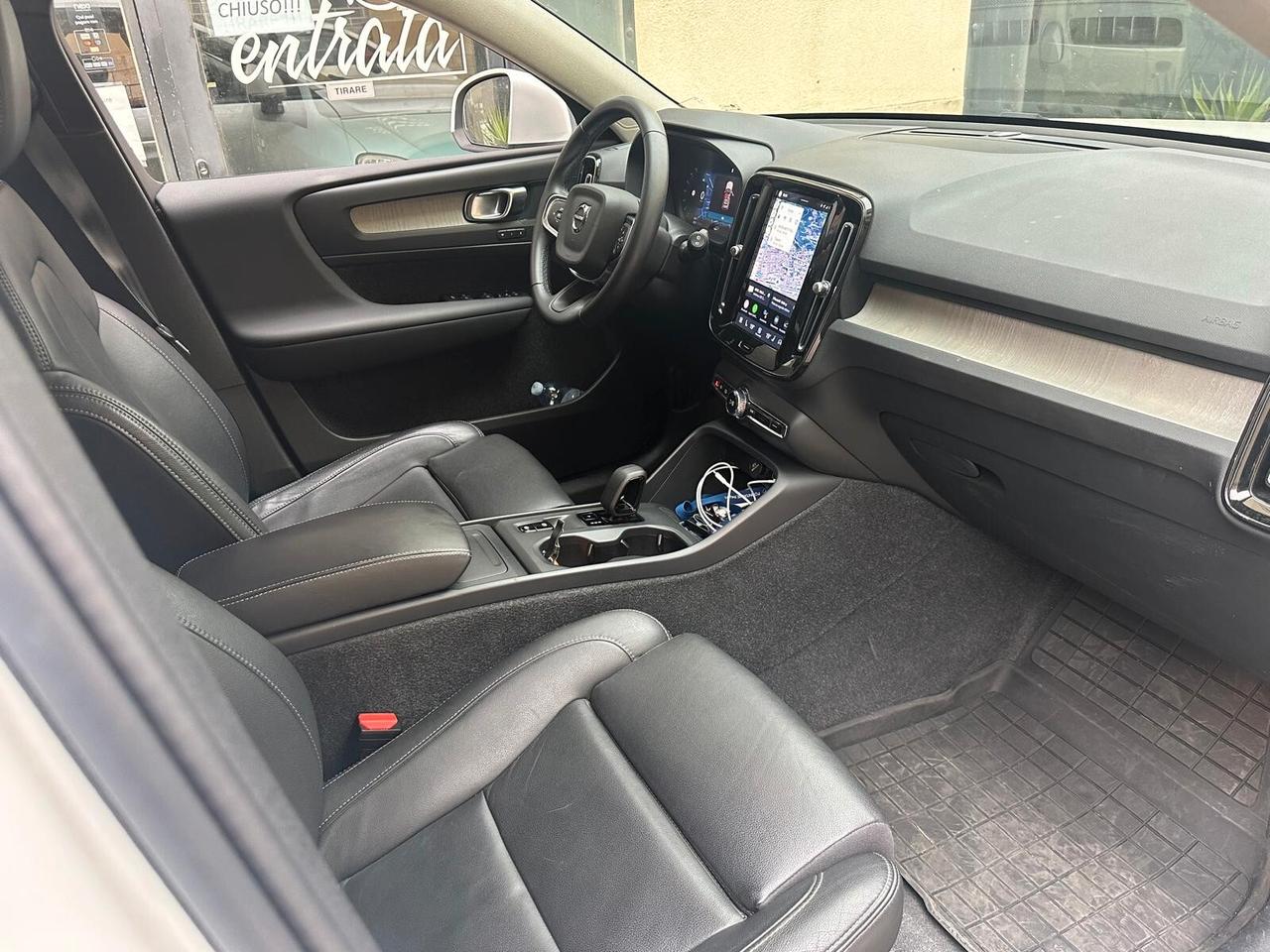 Volvo XC40 B4 2.0Mild Hybrid Core Full Opt. N1 gancio traino