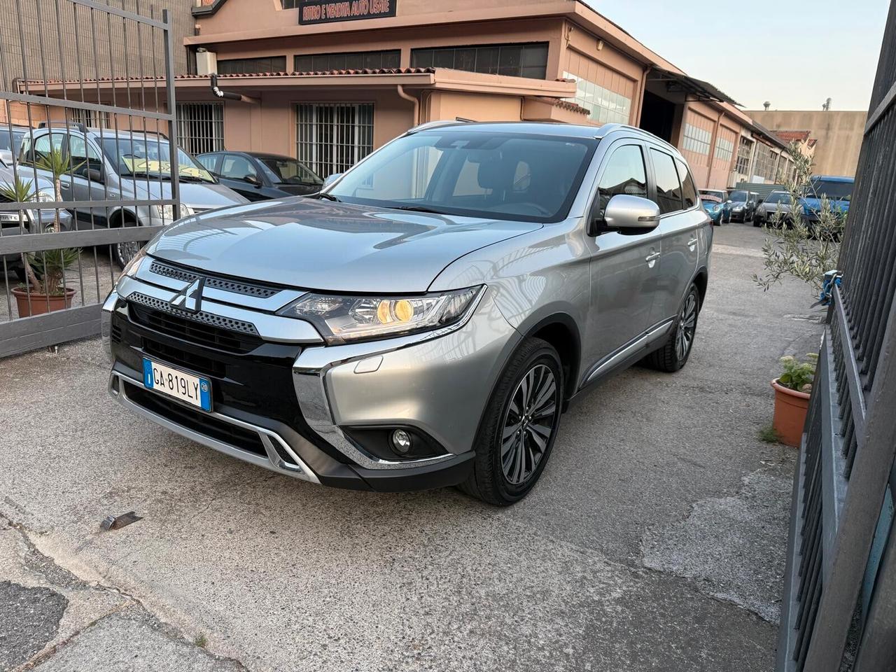 Mitsubishi Outlander 2.0 4WD GPL Bi-fuel CVT Diamond SDA 7 posti