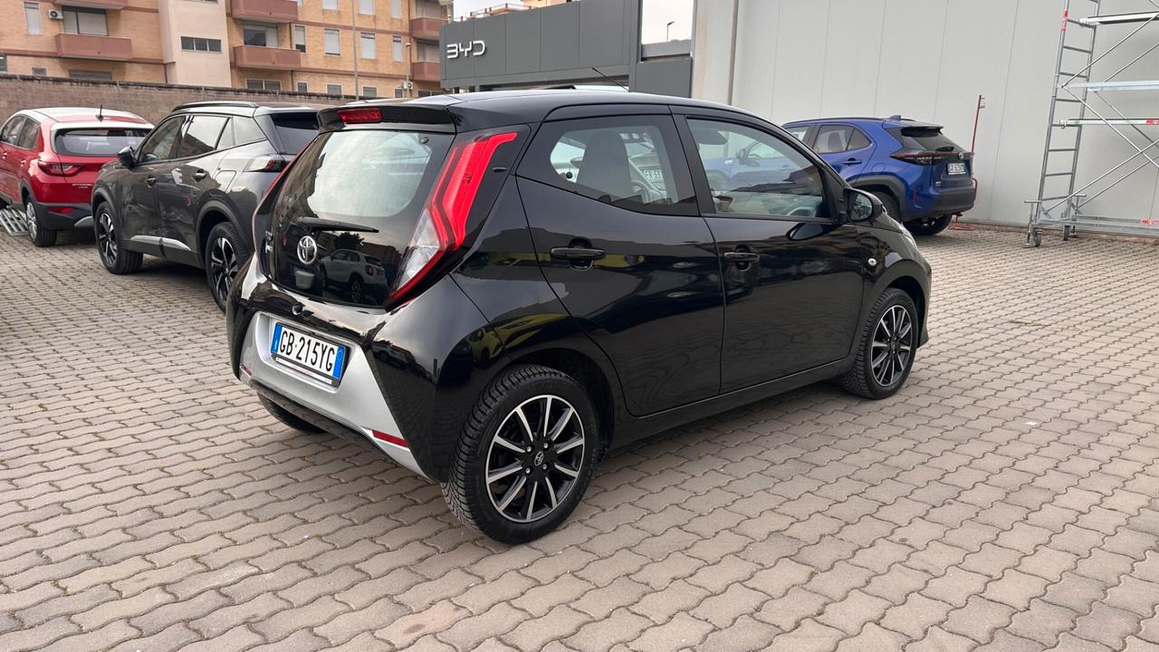 Toyota Aygo Connect 1.0 VVT-i 72 CV 5 porte x-play