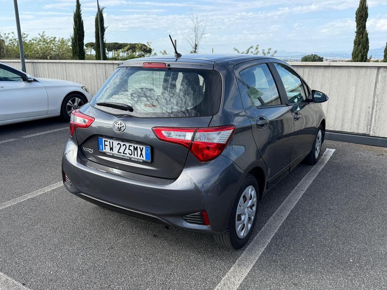 Toyota Yaris 1.0 Lounge *NEOPATENTATI*