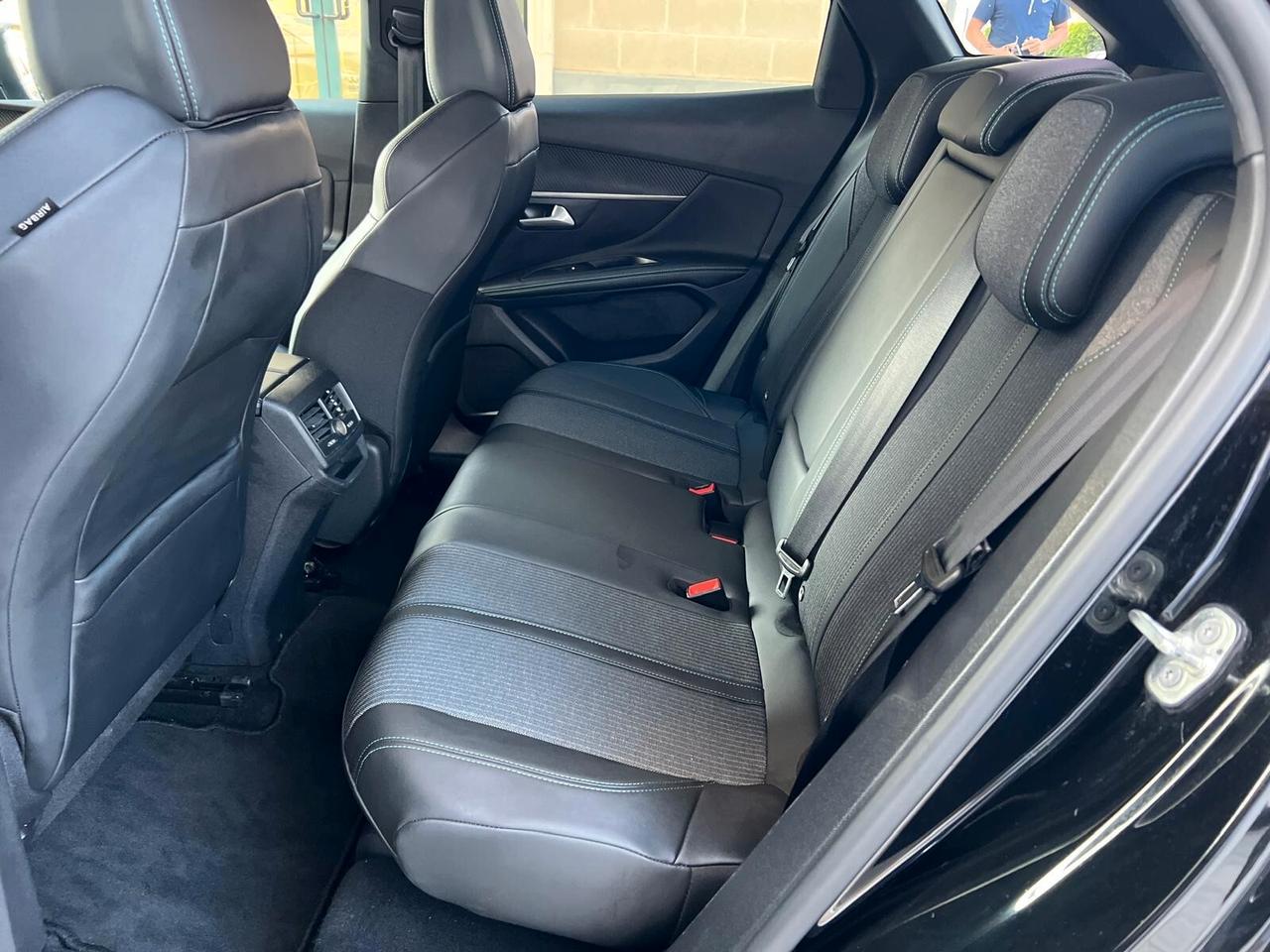 PEUGEOT 3008 ALLURE 1.5 130CV PELLE NAVI CAM ANNO 2022
