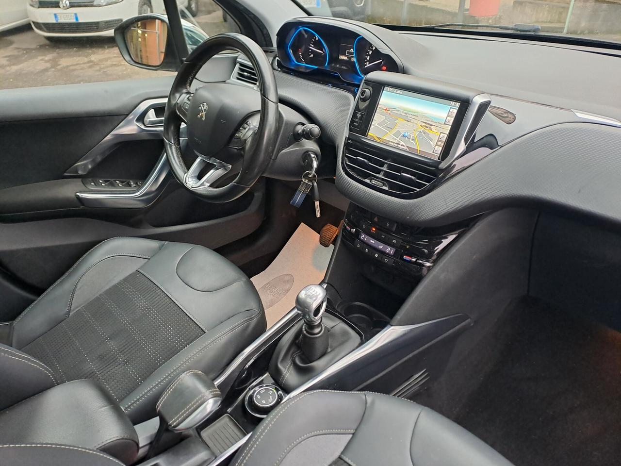 PEUGEOT 2008 1.6 HDI 115 cv *OK NEOPATENTATI*