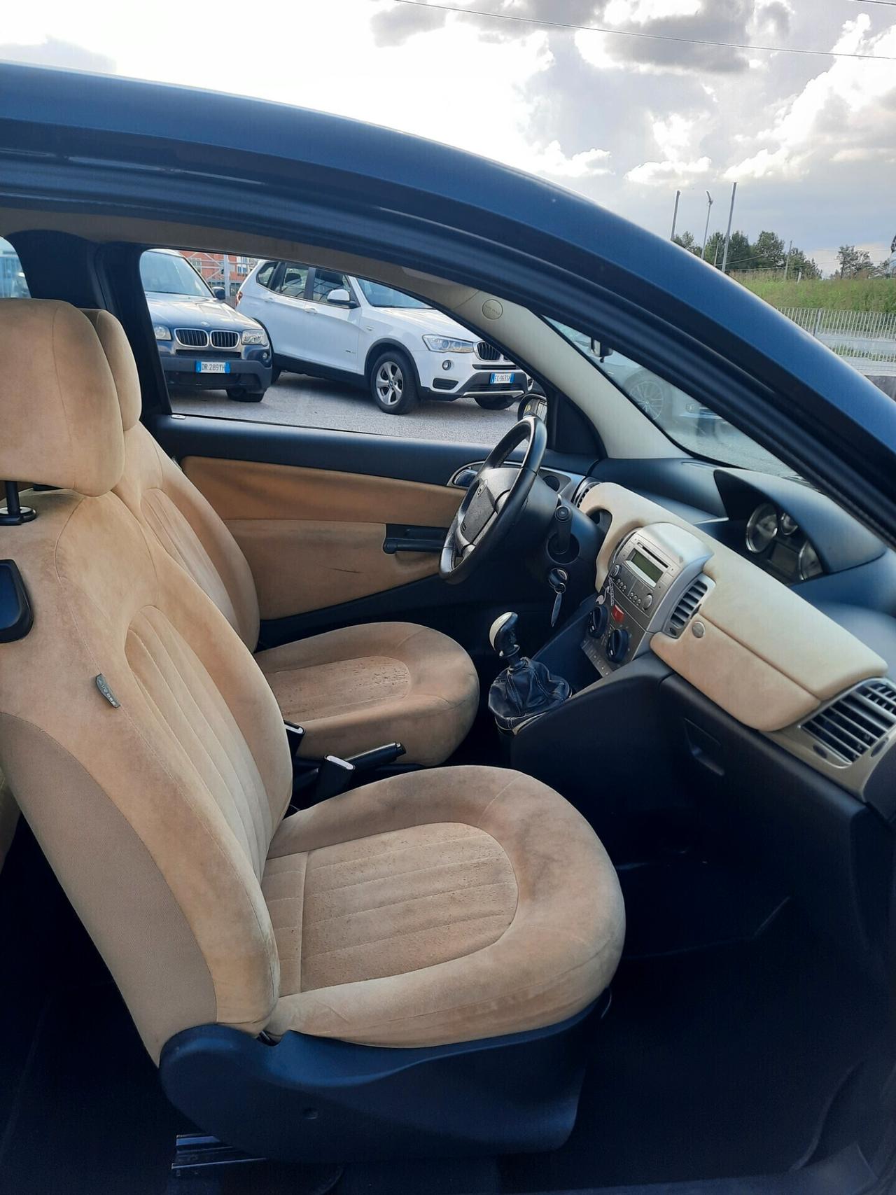 Lancia Ypsilon 1.2 Platino OK NEOPATENTATI