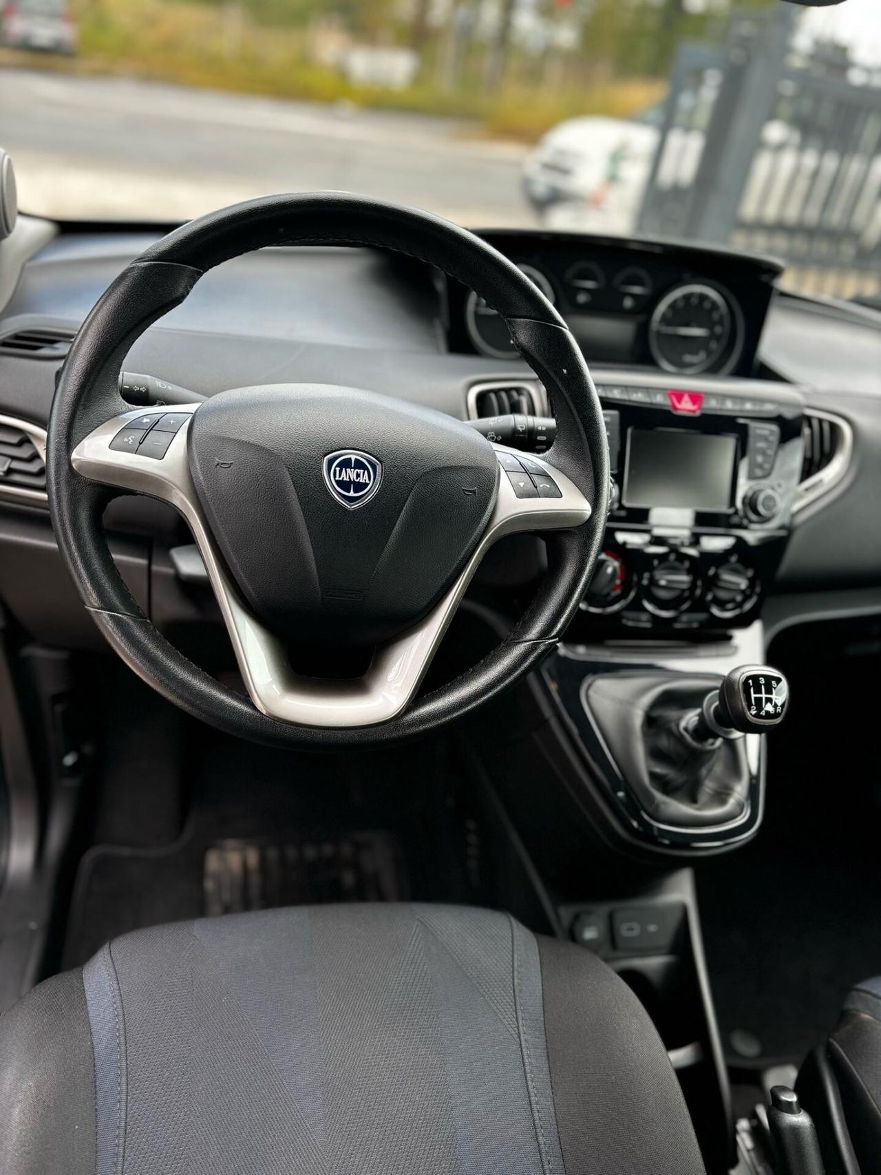Lancia Ypsilon 1.0 FireFly 5 porte S&S Hybrid Ecochic Gold