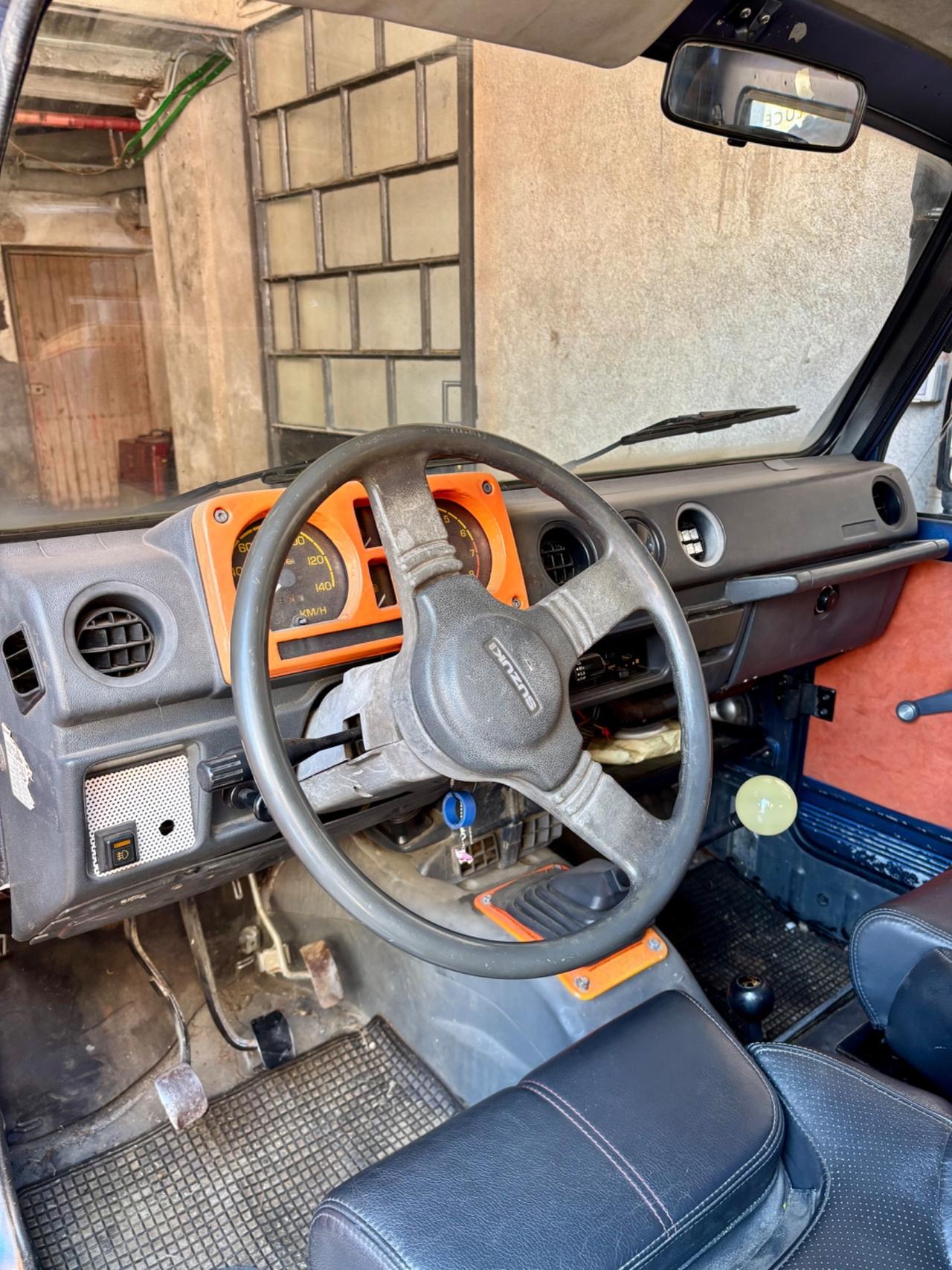 Suzuki SJ 413 SJ413 Berlina De Luxe