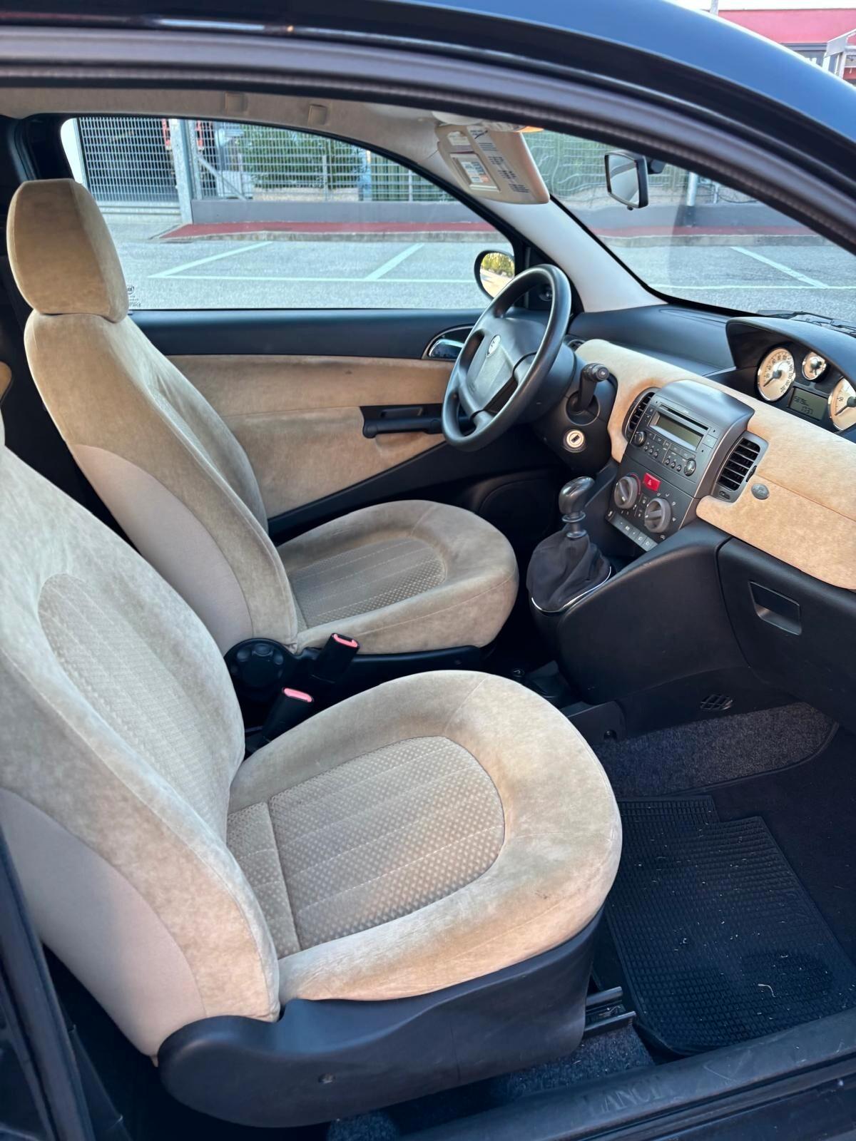 Lancia Ypsilon 1.2 16V Platino adatta ai neopatentati