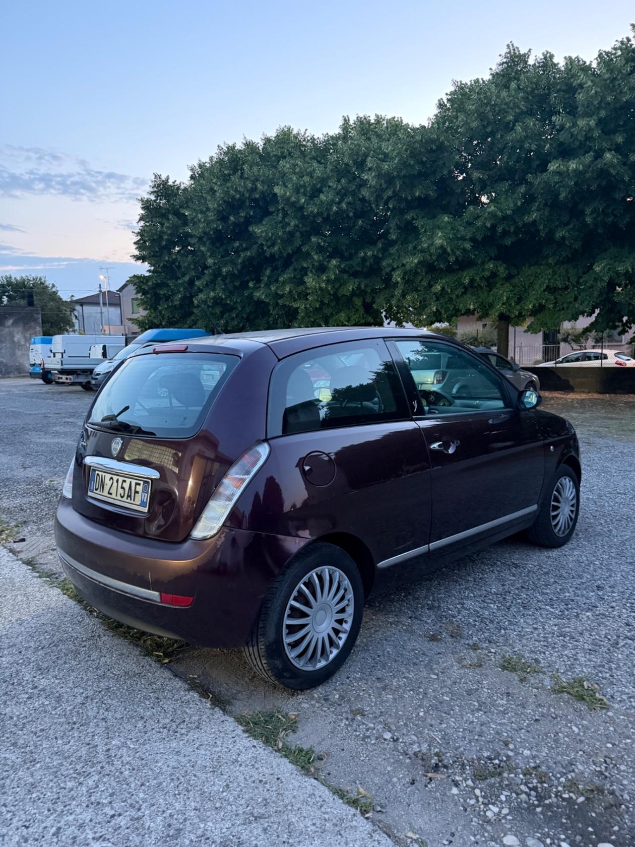 Lancia Ypsilon 1.2 Modamilano