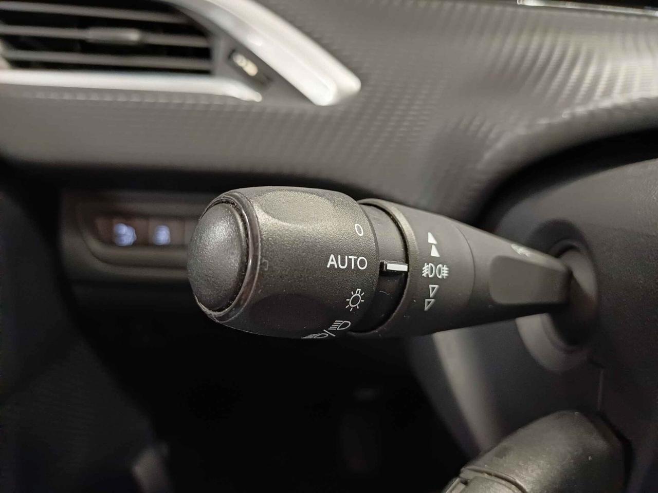 Peugeot 208 BlueHDi 75 5 porte Allure