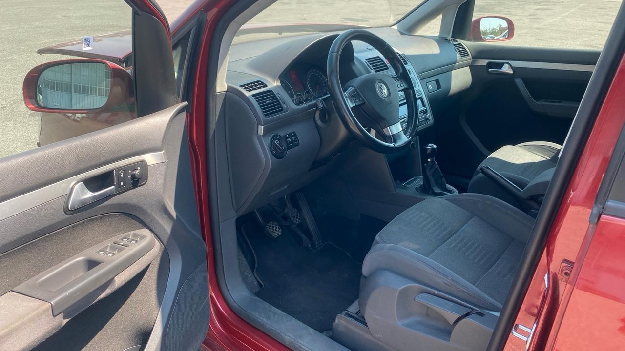 Volkswagen Touran 2.0 TDI HIGHLINE 7 POSTI 2009
