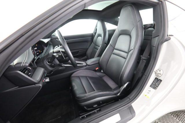 PORSCHE 911 911 Carrera 4