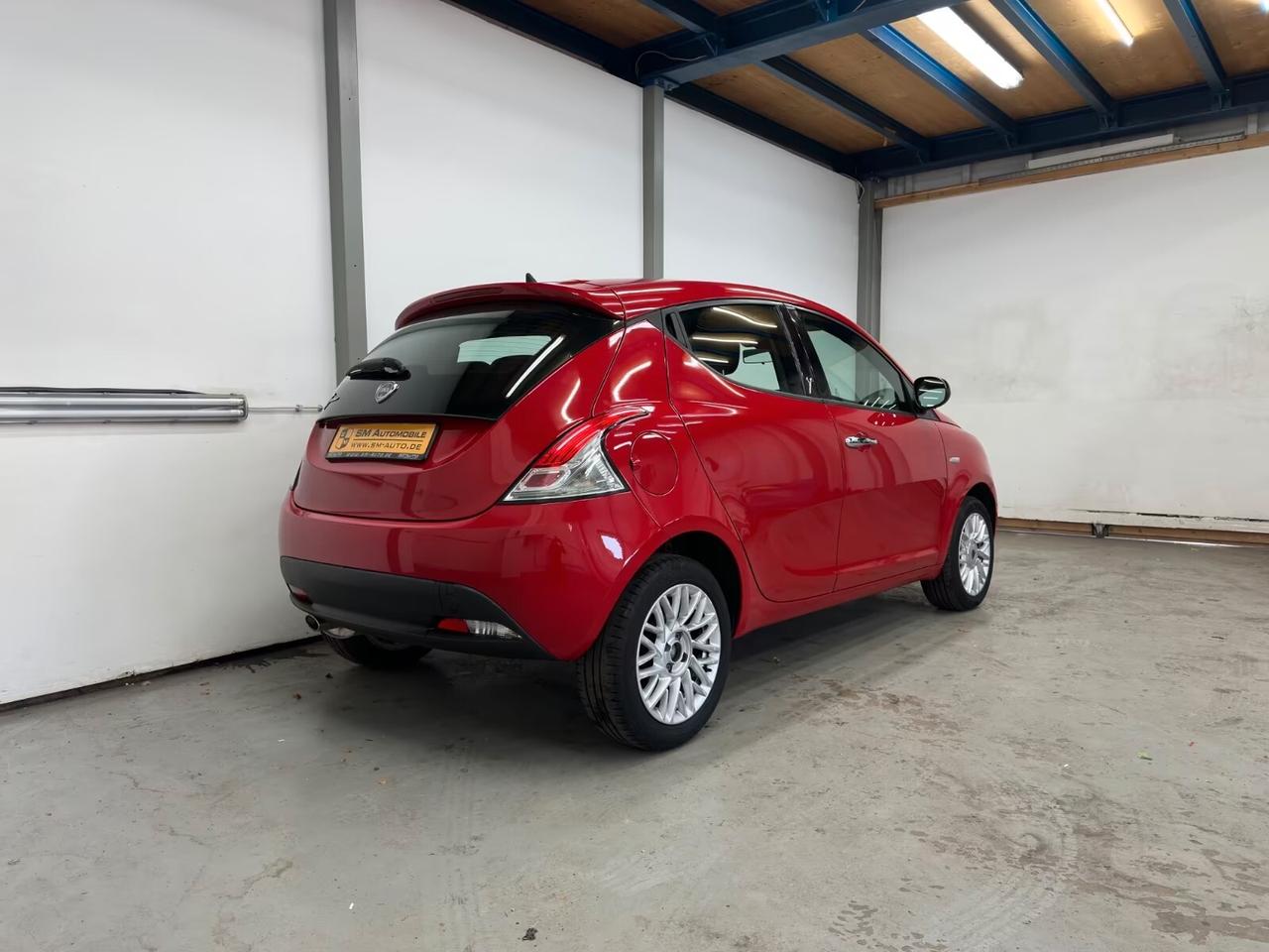 Lancia Ypsilon 1.2 69 CV 5 porte Platinum Ok neo patentati