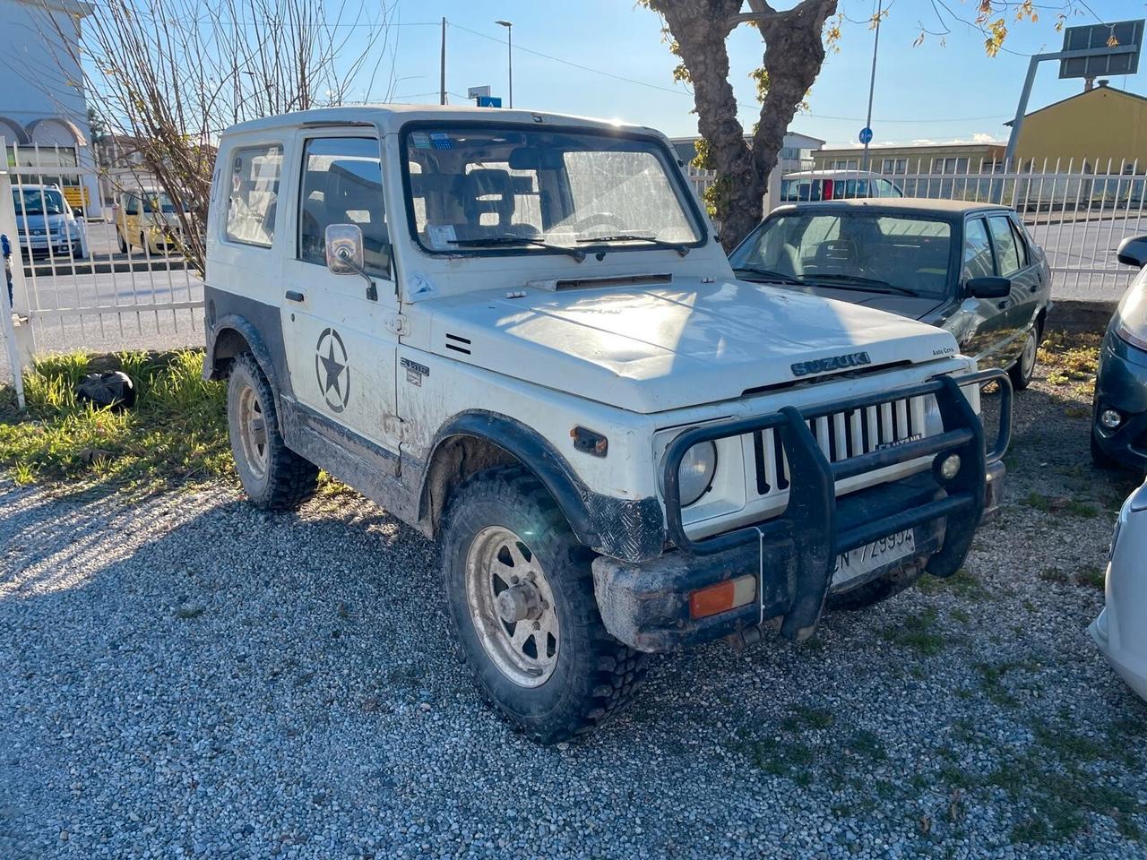 Suzuki SJ 410 Berlina De Luxe