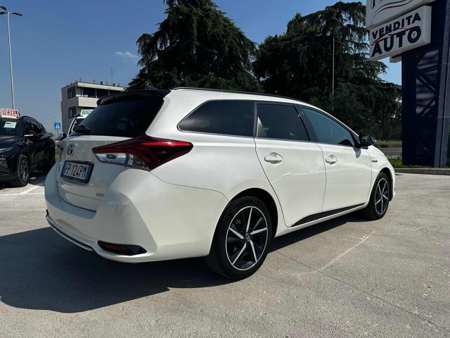 TOYOTA Auris Touring Sports 1.8 Hybrid Black Edition CVT