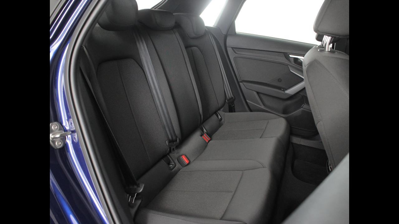 AUDI A3 IV 2024 allstreet - A3 allstreet 35 2.0 tdi Business s-tr