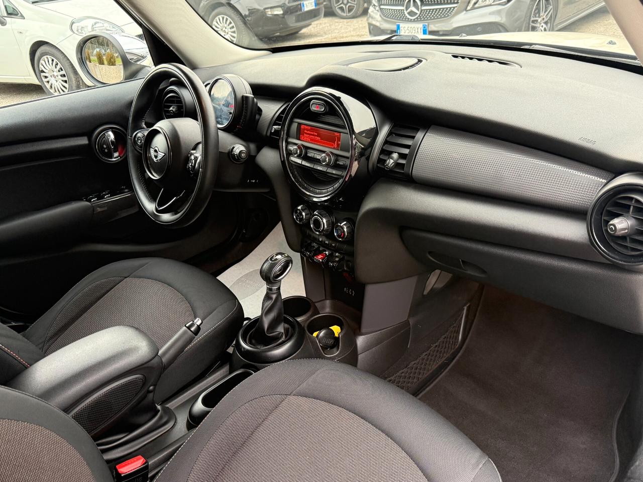 " UNA CHICCA " Mini 1.5 One D Business 5 porte