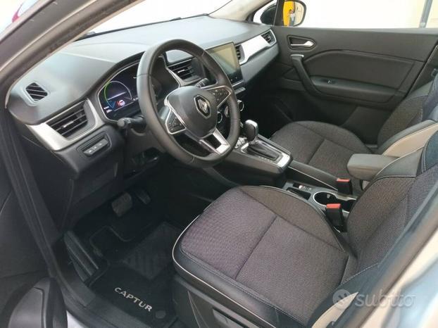 Renault Captur 1.6 E-Tech hybrid Intens 145cv auto
