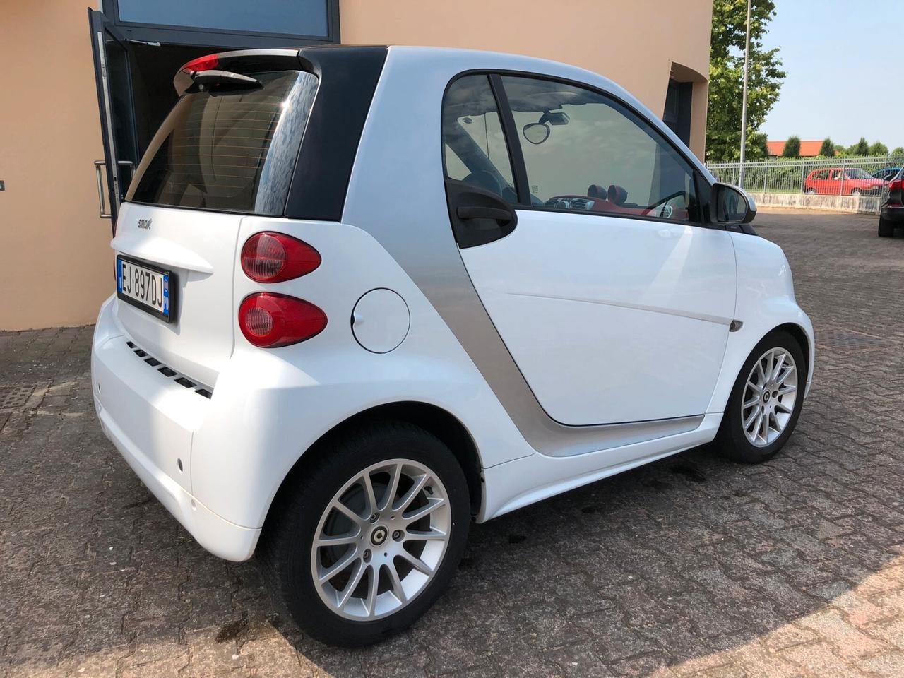 Smart ForTwo 1000 52 kW MHD coupé passion