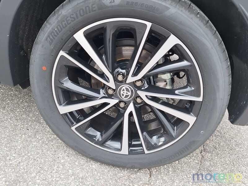 Toyota C-HR 1.8 hv Lounge fwd e-cvt