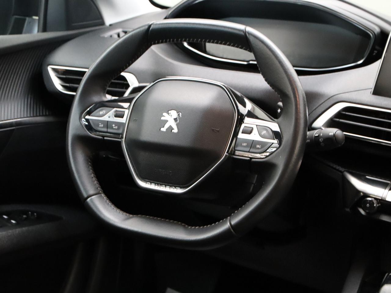 PEUGEOT 5008 II 2021 1.5 bluehdi Allure Pack s * 7 POSTI *