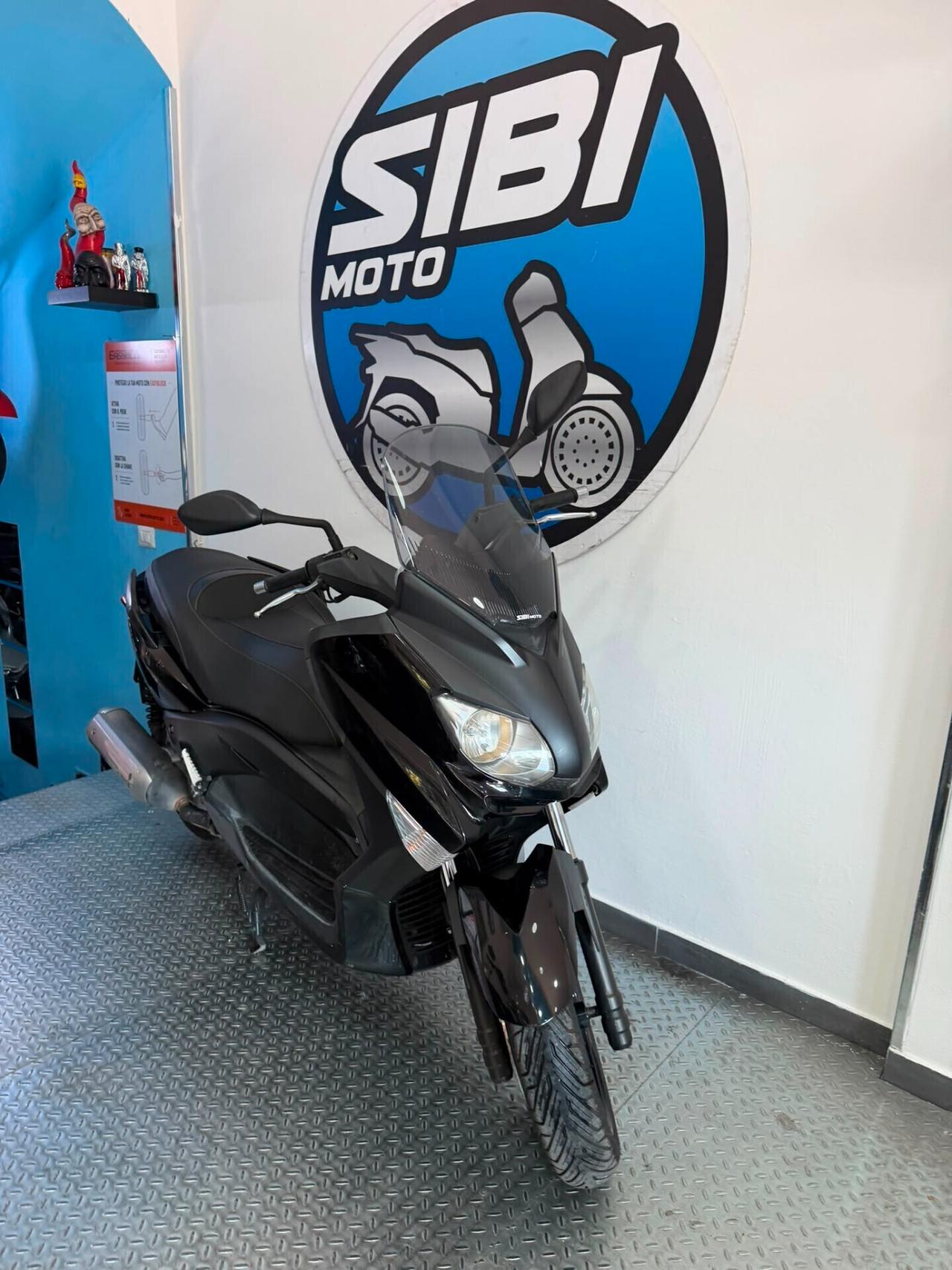 Yamaha X-Max 250