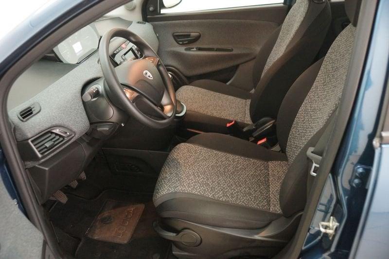 Lancia Ypsilon 1.0 FireFly 5 porte S&S Hybrid Silver