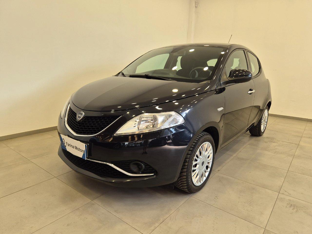 Lancia Ypsilon 5 porte 1.2 Silver 69cv - NEOPATENTATI - Sens. Post. - Bluetooth