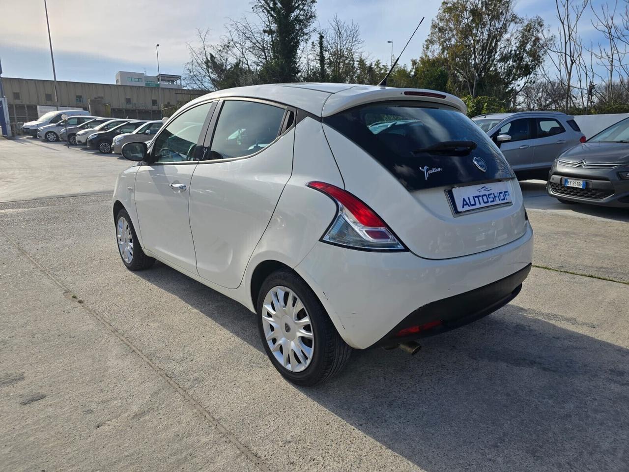 Lancia Ypsilon 1.2 69 CV 5 porte S&S Platinum