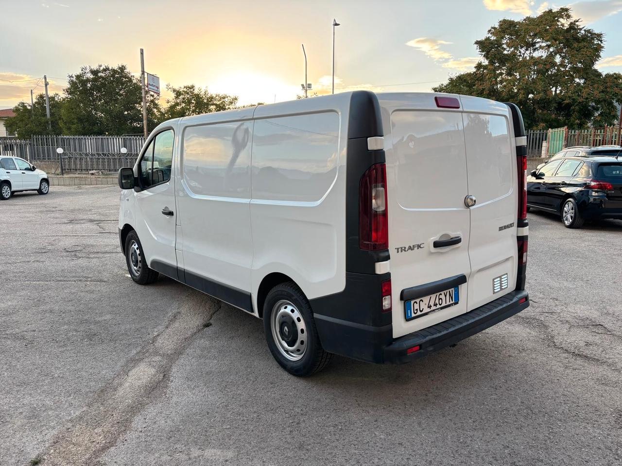 Renault trafic 2.0 dci 145 cv 10/2020