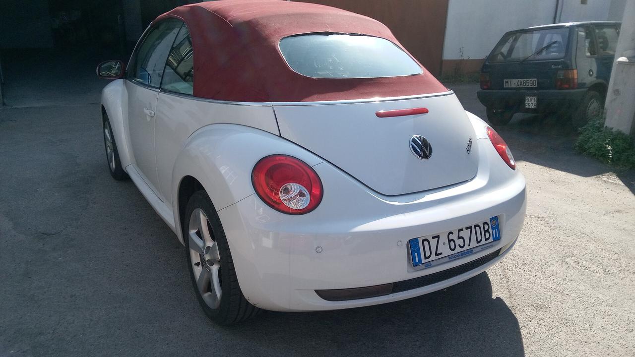 Volkswagen New Beetle 2.0 Cabrio Lim. Red Edt.