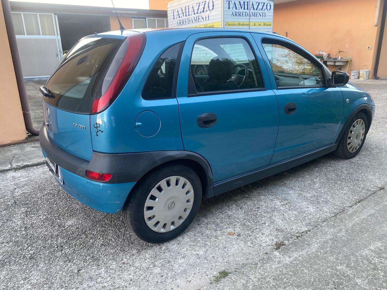 OPEL CORSA 1.7 DTI MOLTO BELLA E MOTORE INDISTRUTTIBILIE GUARDA
