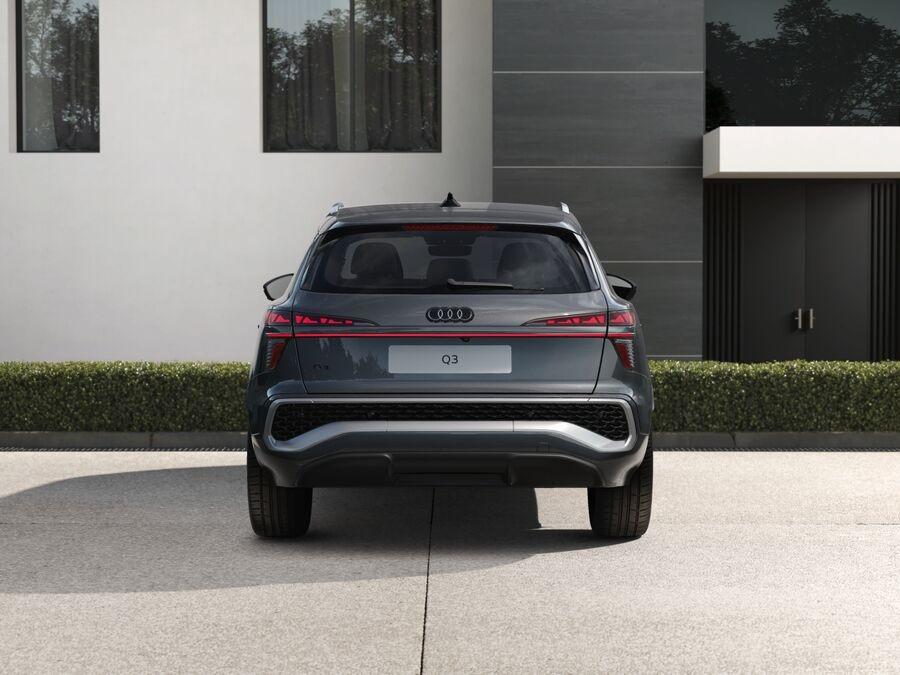 AUDI Audi Q3 SUV Business e-hybrid 200 kW S tronic