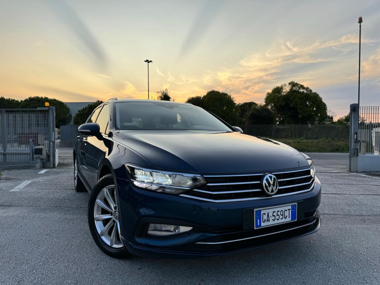 VOLKSWAGEN PASSAT 1.6 Tdi EVO Dsg - Led Navi