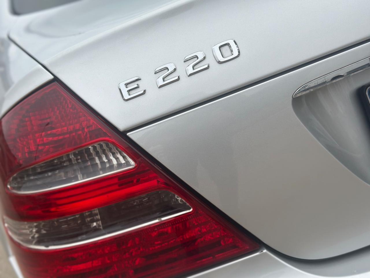 MERCEDES CLASSE E 220 - CAMBIO AUTOMATICO