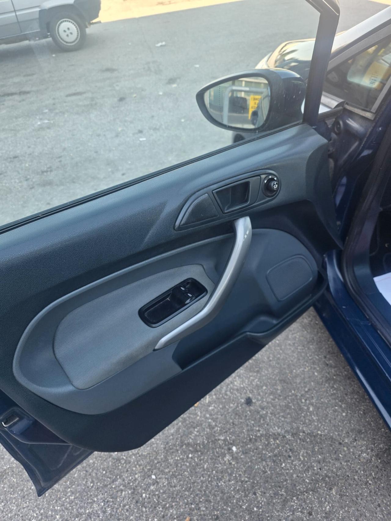Ford Fiesta 1.4 5 porte Bz.- GPL Titanium