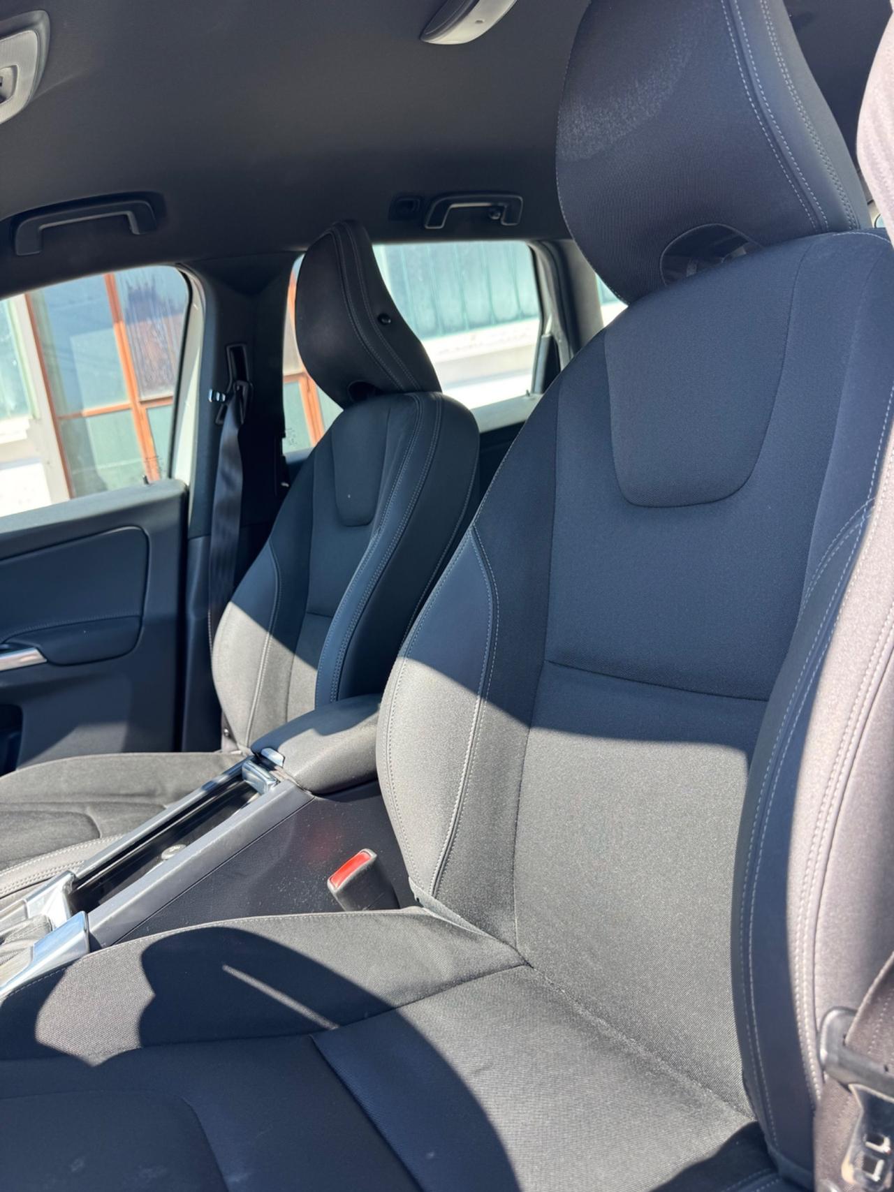 Volvo XC 60 XC60 D3 Geartronic R-design Momentum