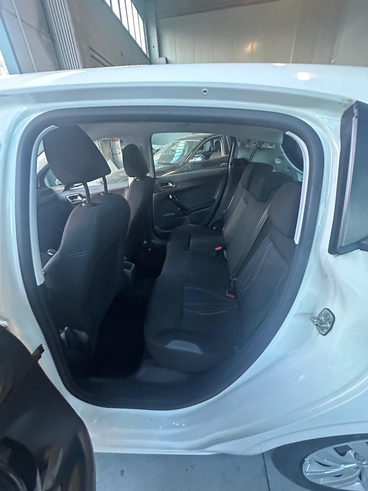 Peugeot 208 1.2 VTi 82 CV 5 porte Active benzina e gpl